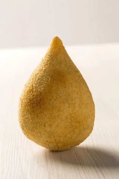 Brezilya derin kızarmış tavuk snack, yerel partilerde popüler. 