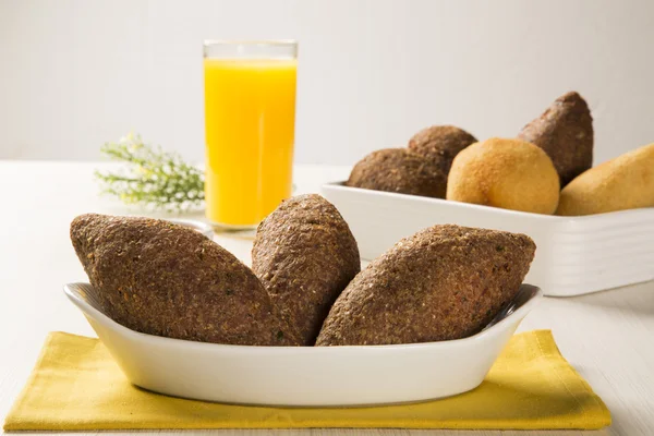 Kibbuzbraten. Brasilianischer Imbiss. — Stockfoto