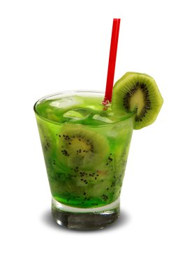 Beyaz arka plan üzerinde izole buzlu içecek taze kivi