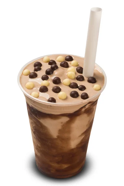 Čokoládový mléčný koktejl izolovaných na bílém pozadí — Stock fotografie