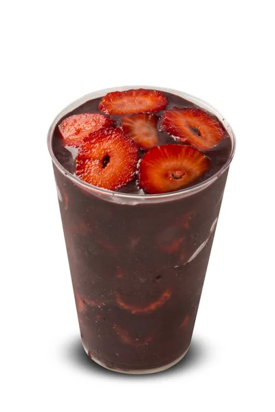 Tazza di Acai. Frutta brasiliana famosa dall'Amazzonia con fragola — Foto Stock