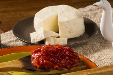 Tipik Brezilya özel: beyaz peynir, loca ile guava hamur