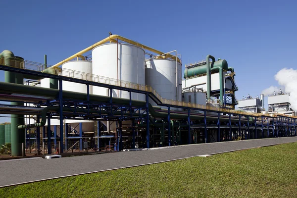 Usina de processamento industrial de cana-de-açúcar no Brasil — Fotografia de Stock