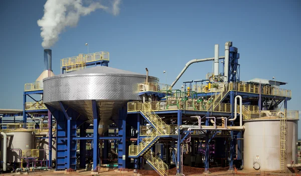 Usina de processamento industrial de cana-de-açúcar no Brasil — Fotografia de Stock