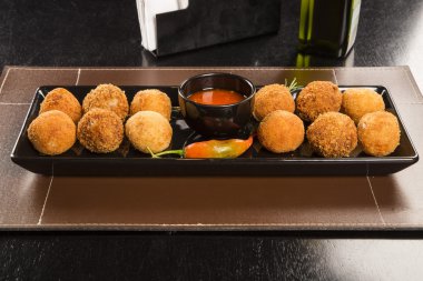 Brezilya derin kızarmış peynir ve ha snack, Yerel parti popüler