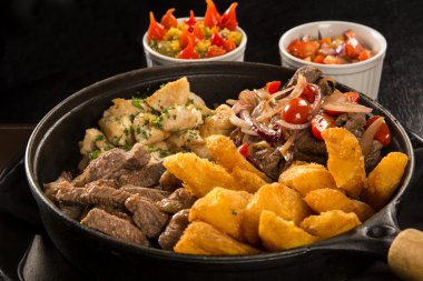 patates kızartması ve kızarmış yucca etli kısmı