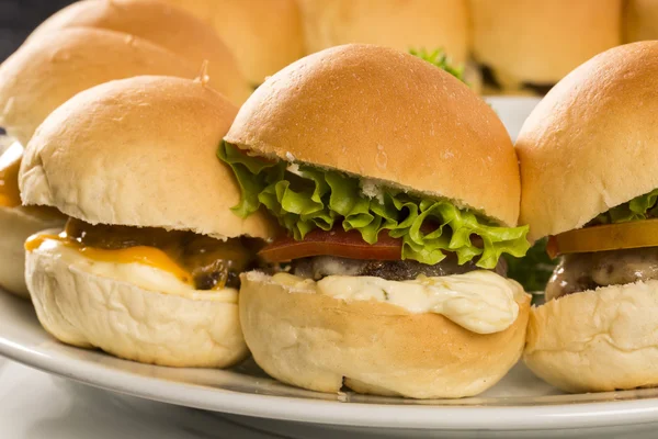 Mini hambúrguer com queijo — Fotografia de Stock