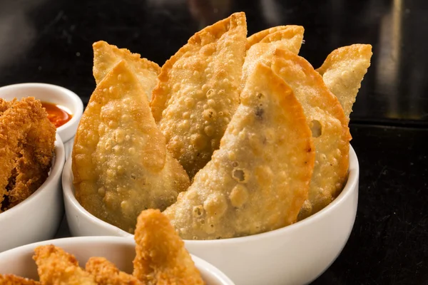 Brezilyalı aperatif. Et pasta peynir ile