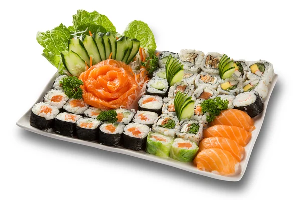 Sushi japonés de mariscos y sashimi en plato blanco . — Foto de Stock