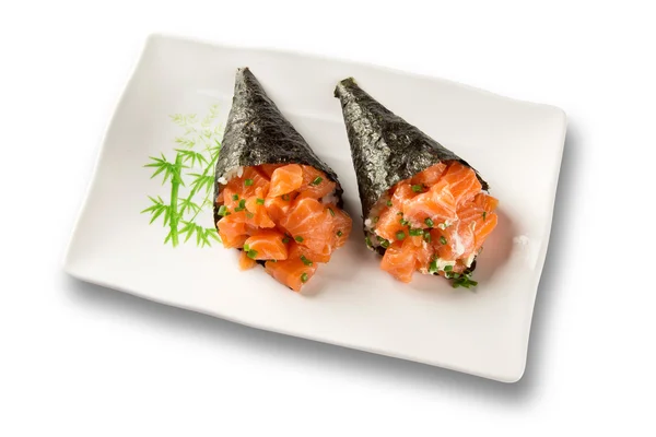 白色背景上的寿司 temaki 鲑鱼孤立 — 图库照片