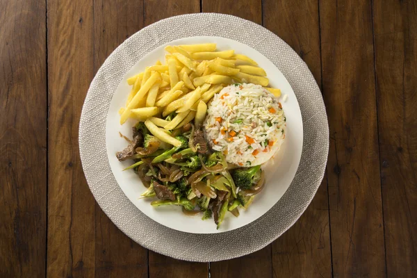 Comida tailandesa Almofada tailandesa, Mexer macarrão frito com camarão, carne e vege — Fotografia de Stock