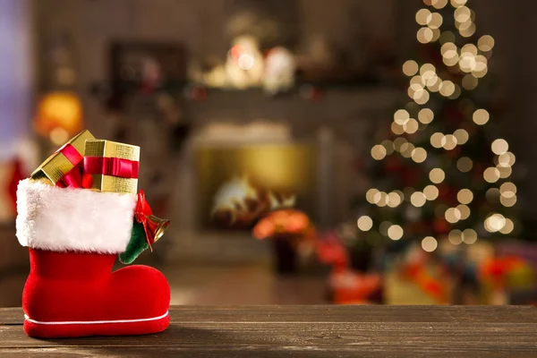 Kerstmis achtergrond met kerstboom op houten tafel. Rood, g — Stockfoto