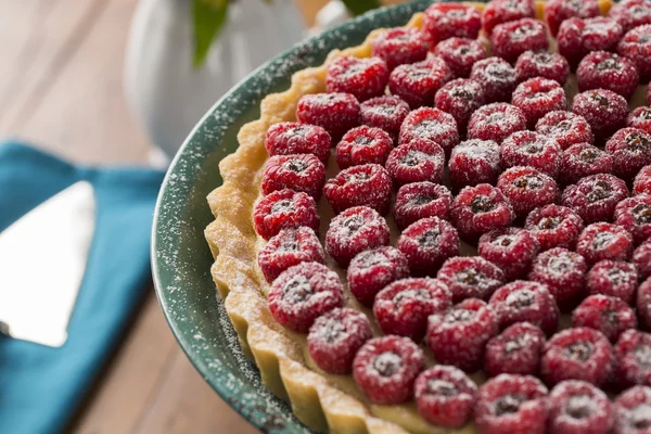 Frambuazlı pasta çikolata ile