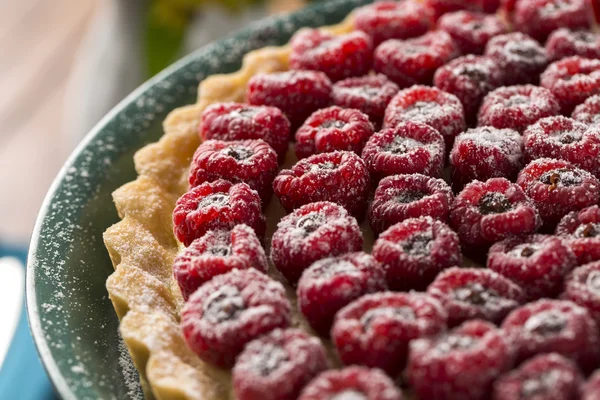 Frambuazlı pasta çikolata ile