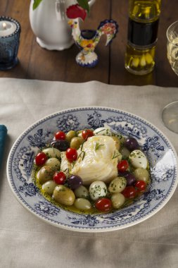 Morina ile tipik bir Portekizli yemek