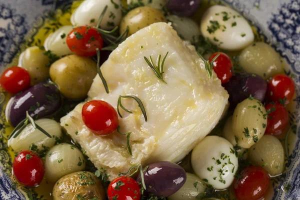 Un plato típico portugués con bacalao —  Fotos de Stock