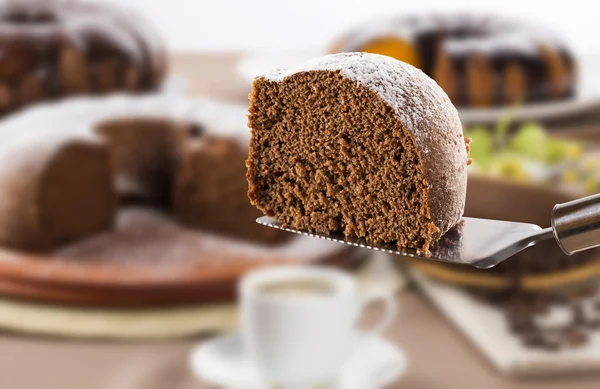 Havuçlu kek içinde belgili tanımlık geçmiş tablo çikolatalı kek. — Stok fotoğraf
