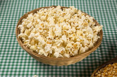 Sarı çekirdekleri ortaya Mısır kulak