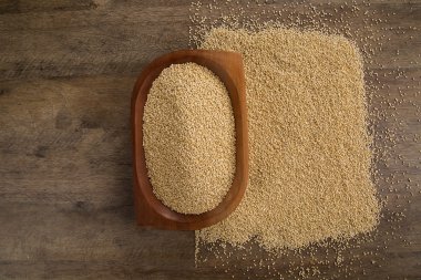 Pişmemiş Quinoa ve wey protein bölümünü
