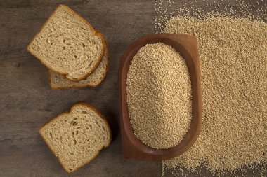 Pişmemiş Quinoa ve wey protein bölümünü