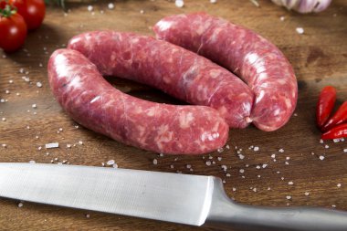 Tahtaya çiğ sosis
