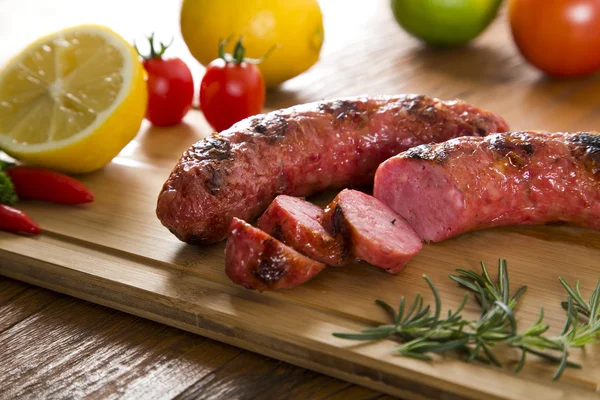 Grilled meat sausages with potatoes and tomatoes — Stock Photo, Image