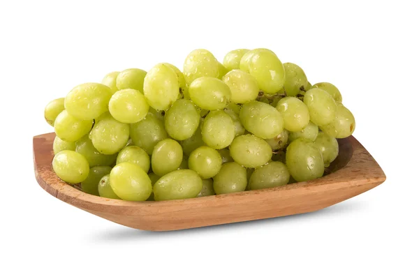 Świeży zielony winogron z liści. na białym tle — Zdjęcie stockowe