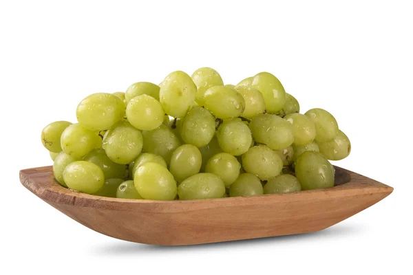 Uvas verdes frescas con hojas. Aislado sobre blanco — Foto de Stock