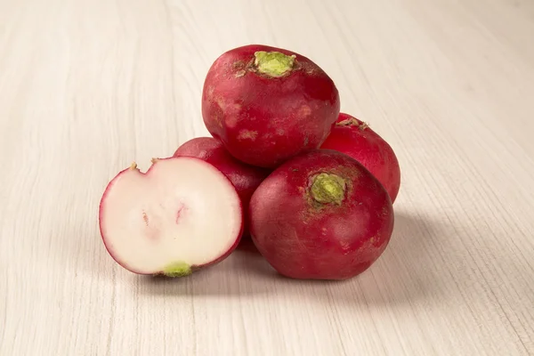 Some radishes in a basket over a white background — Stock Photo, Image