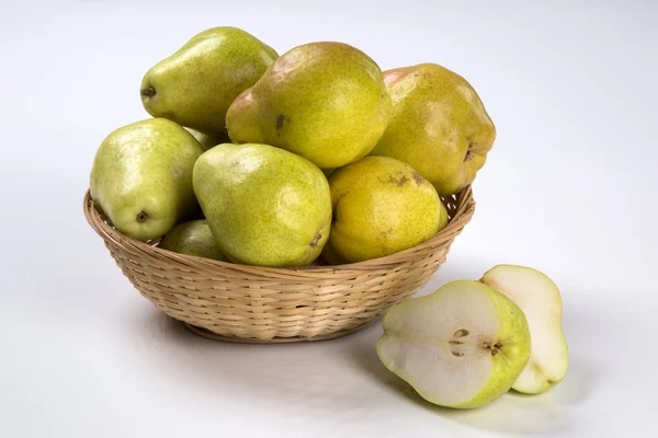 Some pears in a basket over a white background. — Stock Photo, Image