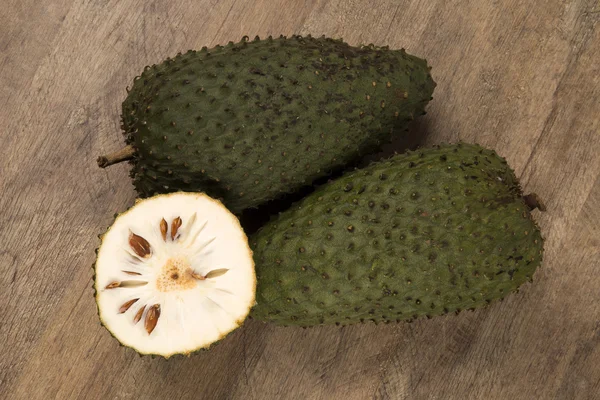 Sopa agria, manzana natillas espinosas . — Foto de Stock