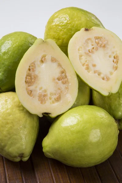 일부 브라질 guavas 줄무늬 표면. — 스톡 사진