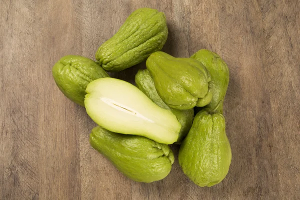 The chayote (Sechium edule) is a vegetable native to south america. — Stock Photo, Image