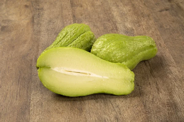 The chayote (Sechium edule) is a vegetable native to south america. — Stock Photo, Image