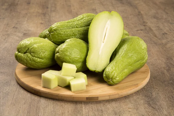 The chayote (Sechium edule) is a vegetable native to south america. — Stock Photo, Image