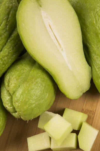 O chayote (Sechium edule) é um vegetal nativo da américa do sul . — Fotografia de Stock