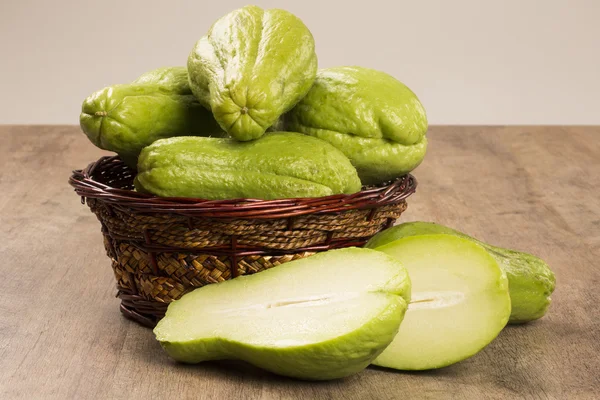 The chayote (Sechium edule) is a vegetable native to south america. — Stock Photo, Image