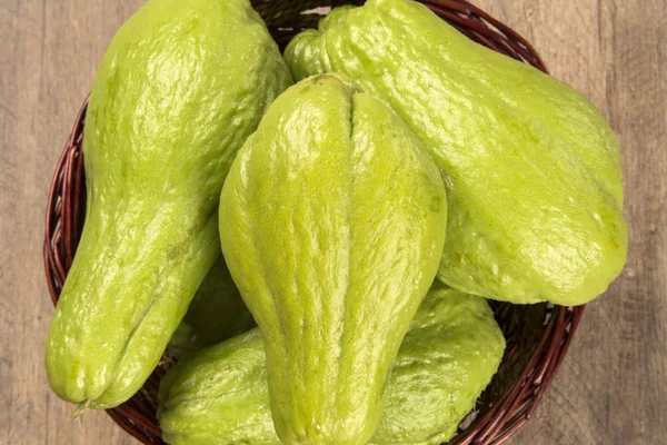 Das chayote (sechium edule) ist ein Gemüse aus Südamerika. — Stockfoto