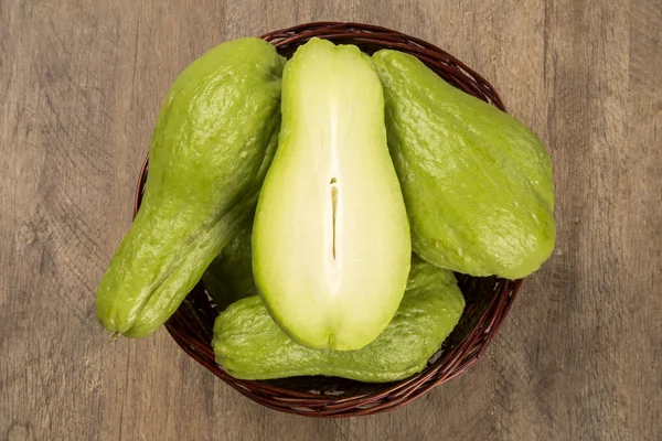 The chayote (Sechium edule) is a vegetable native to south america. — Stock Photo, Image