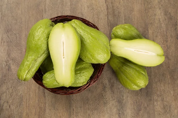 The chayote (Sechium edule) is a vegetable native to south america. — Stock Photo, Image