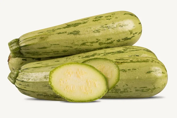 Vissa zucchinis över en vit trä yta. — Stockfoto