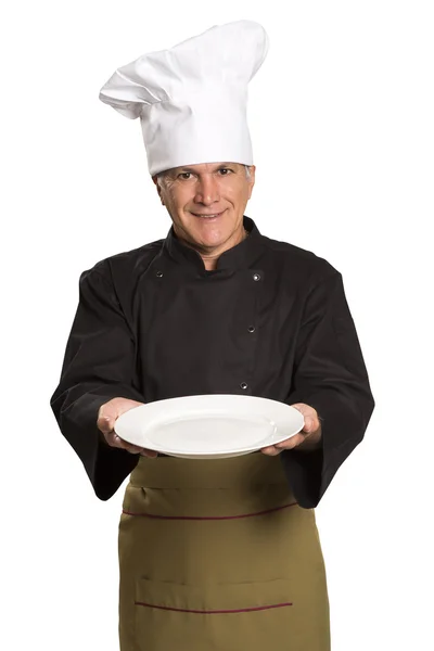 Впевнений зрілий шеф-кухар в чорній формі тримає порожню тарілку . — стокове фото