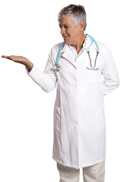 Arzt präsentiert ein Produkt isoliert auf weiß. — Stockfoto