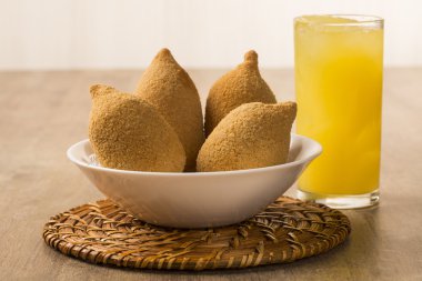 Brezilya derin kızarmış tavuk snack, yerel partilerde popüler. 
