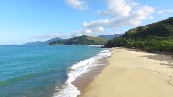 Vue aérienne des plages de la côte nord de l'État de Sao Paulo au Brésil . — Video