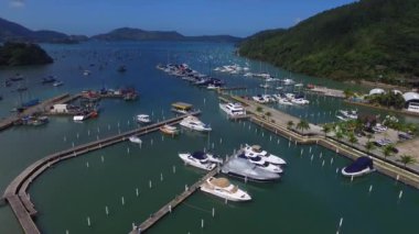 Havadan görünümü Saco da Ribeira Ubatuba beach - Sao Paulo durumunda Kuzey Sahili - Brezilya