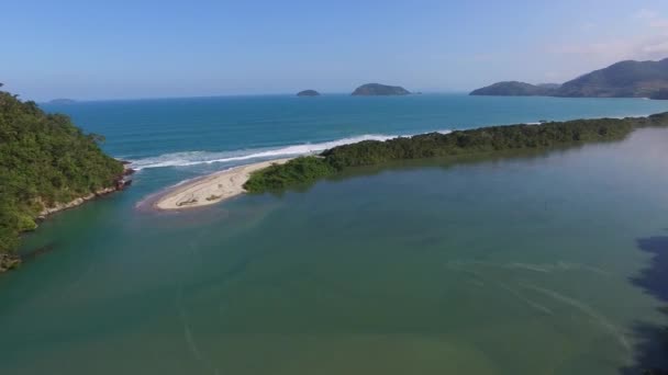 Côte nord de l'État de Sao Paulo. Plage Puruba au Brésil .