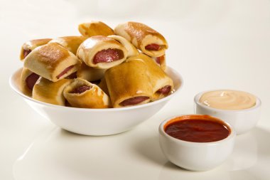 Aperatifler pişmiş sosis. Brezilyalı aperatifler.