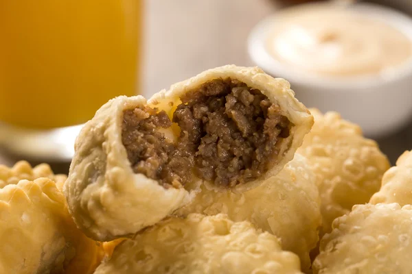 Um lanche brasileiro. Pastelaria . — Fotografia de Stock