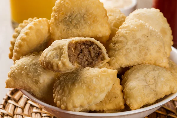 Um lanche brasileiro. Pastelaria . — Fotografia de Stock